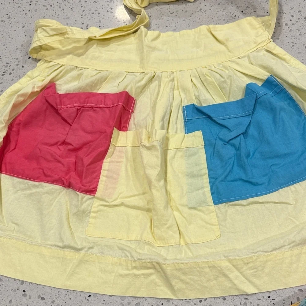 Colorful vintage 1950s Apron Set